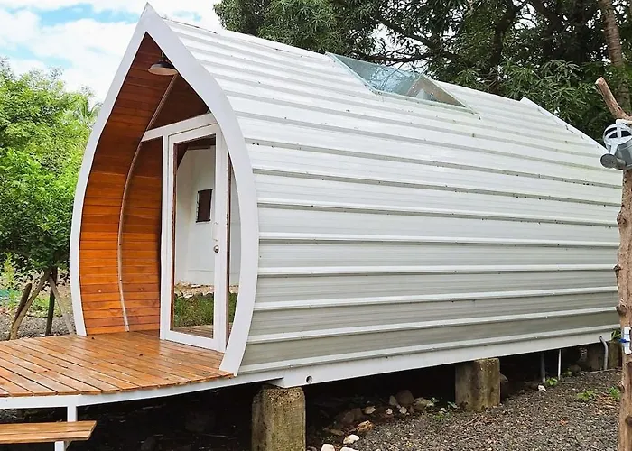 Beautiful Oceanfront Cabin! Apartment