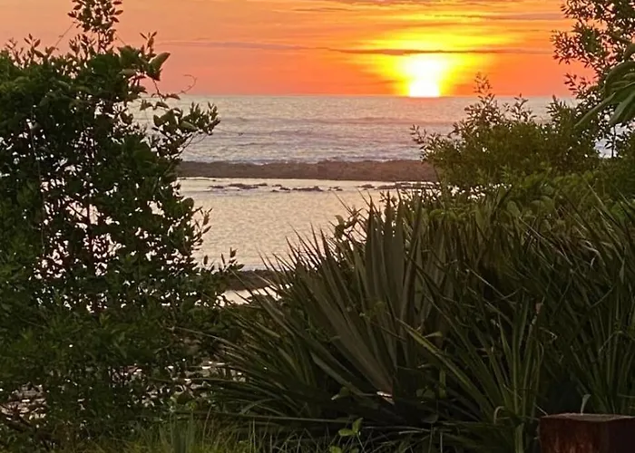 Beautiful Oceanfront Cabin! Apartment Santa Cruz (Guanacaste)
